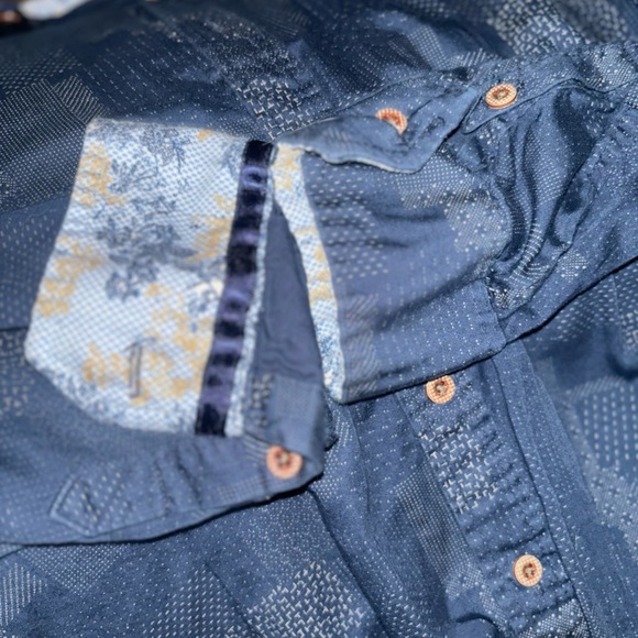 Designer button up for men Large - Picture 3 of 4